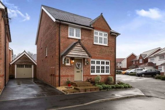 4 bedroom Detached t...